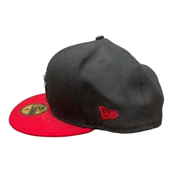 New Era 9Fifty MLB New York Yankee Black / Red Metal Badge Size 8 - Picture 4 of 9